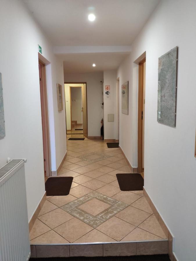 Hotel Penzion Roal Pieniny à Spisska Stara Ves Extérieur photo